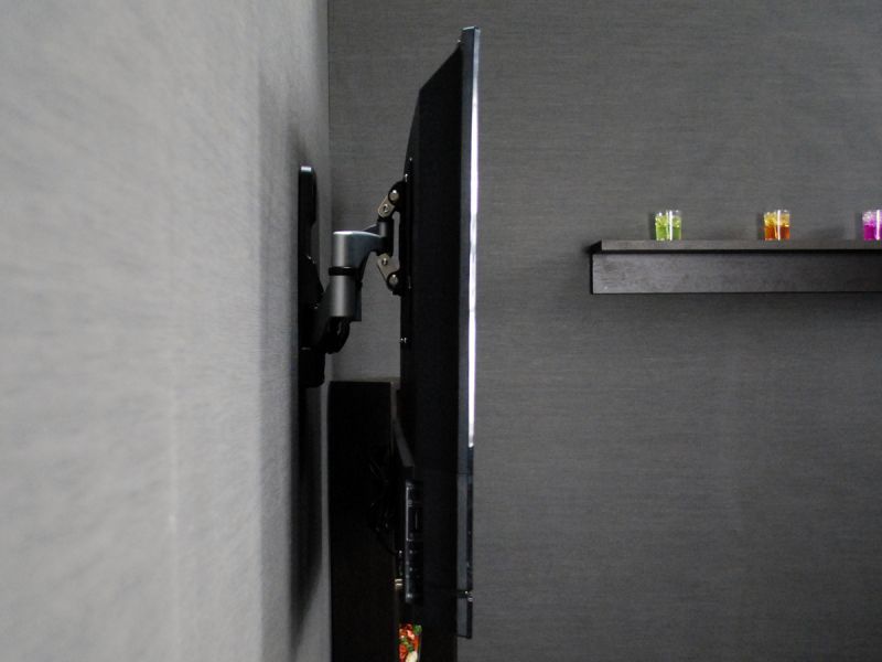 22〜60型対応】超高品質テレビ壁掛け金具 下向き左右アーム